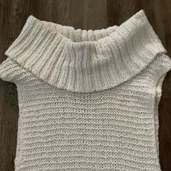 Free People Ivory Comb Turtleneck. - Picture 6 of 16